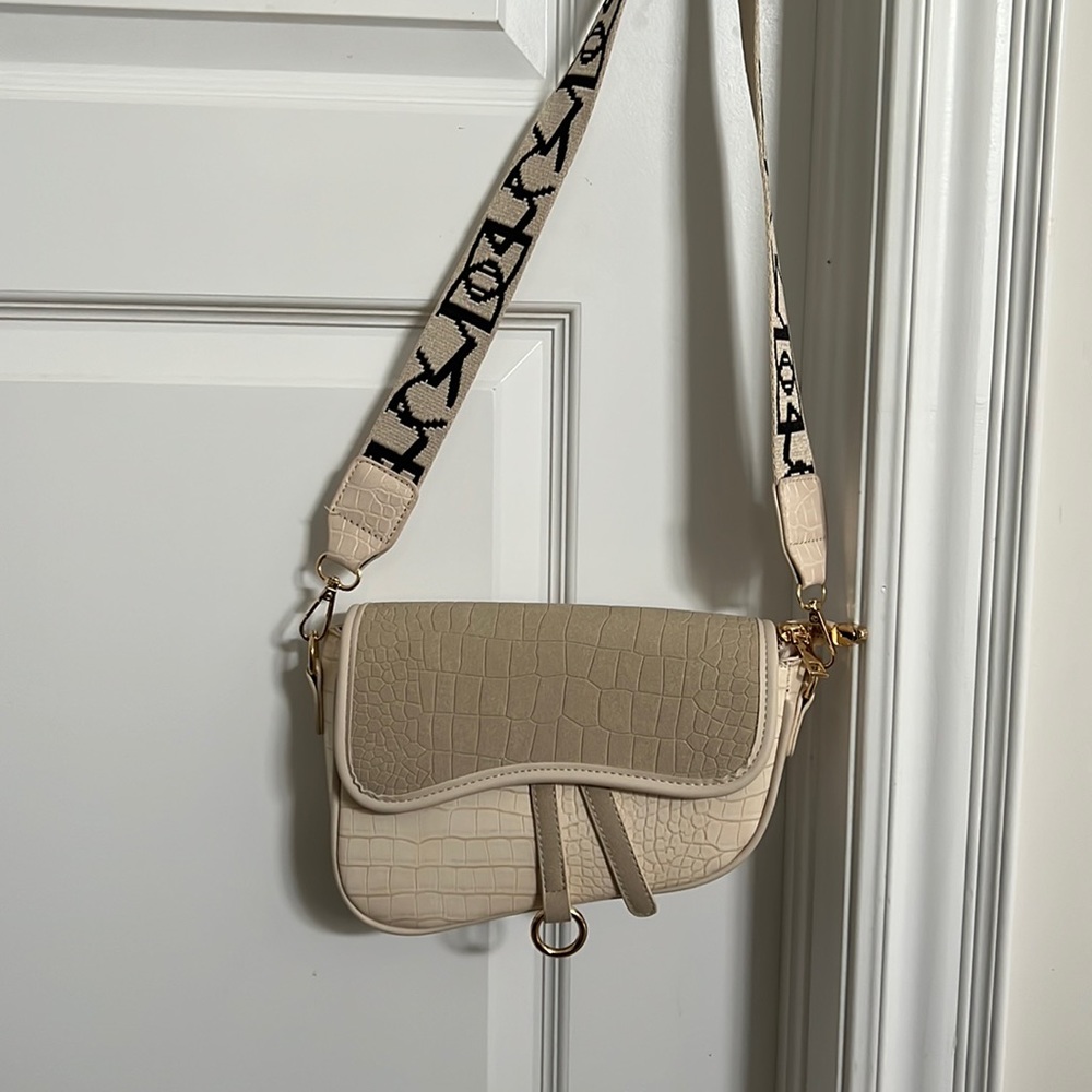 Very high-quality Shein bag. Similar shape to the Dior saddle bag